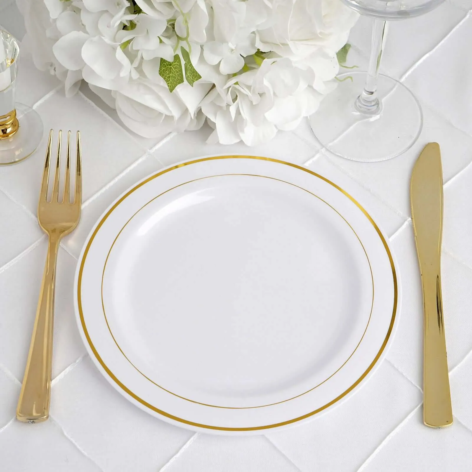 10 Pack 8" Très Chic Gold Rim White Disposable Salad Plates, Plastic Dessert Appetizer Plates