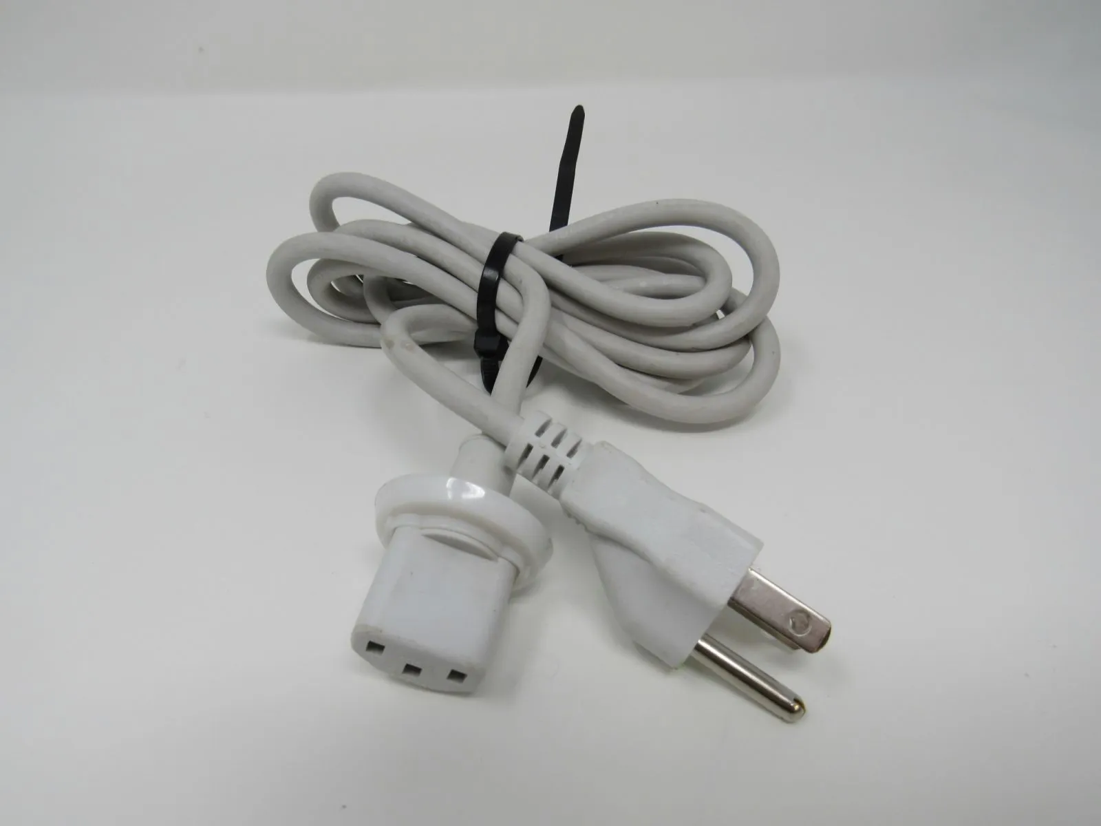 Apple Computer Power Cord 68 Inches 10A 125V Genuine/OEM E62405SP -- Used