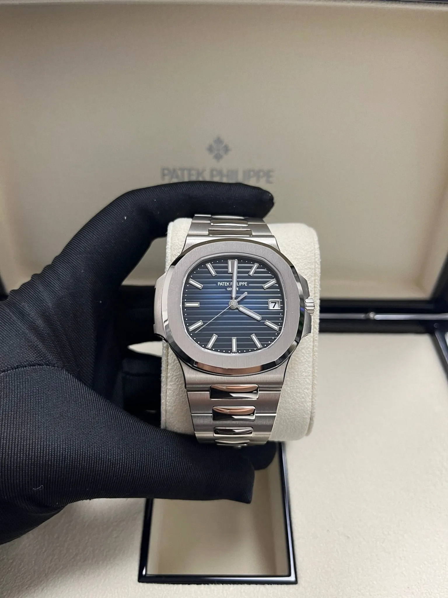 Patek Philippe Nautilus Blue Dial White Gold 5811/1G-001