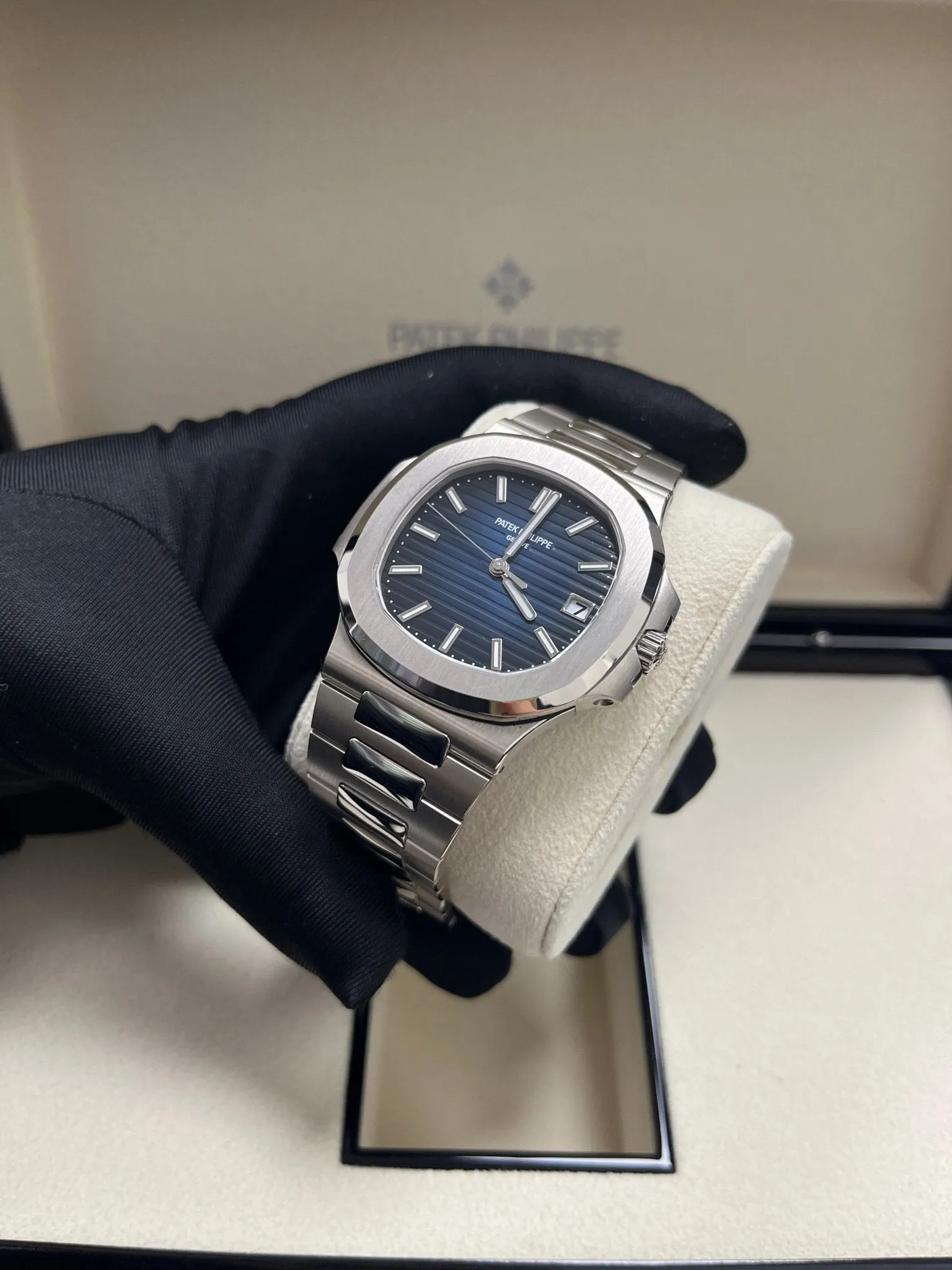 Patek Philippe Nautilus Blue Dial White Gold 5811/1G-001