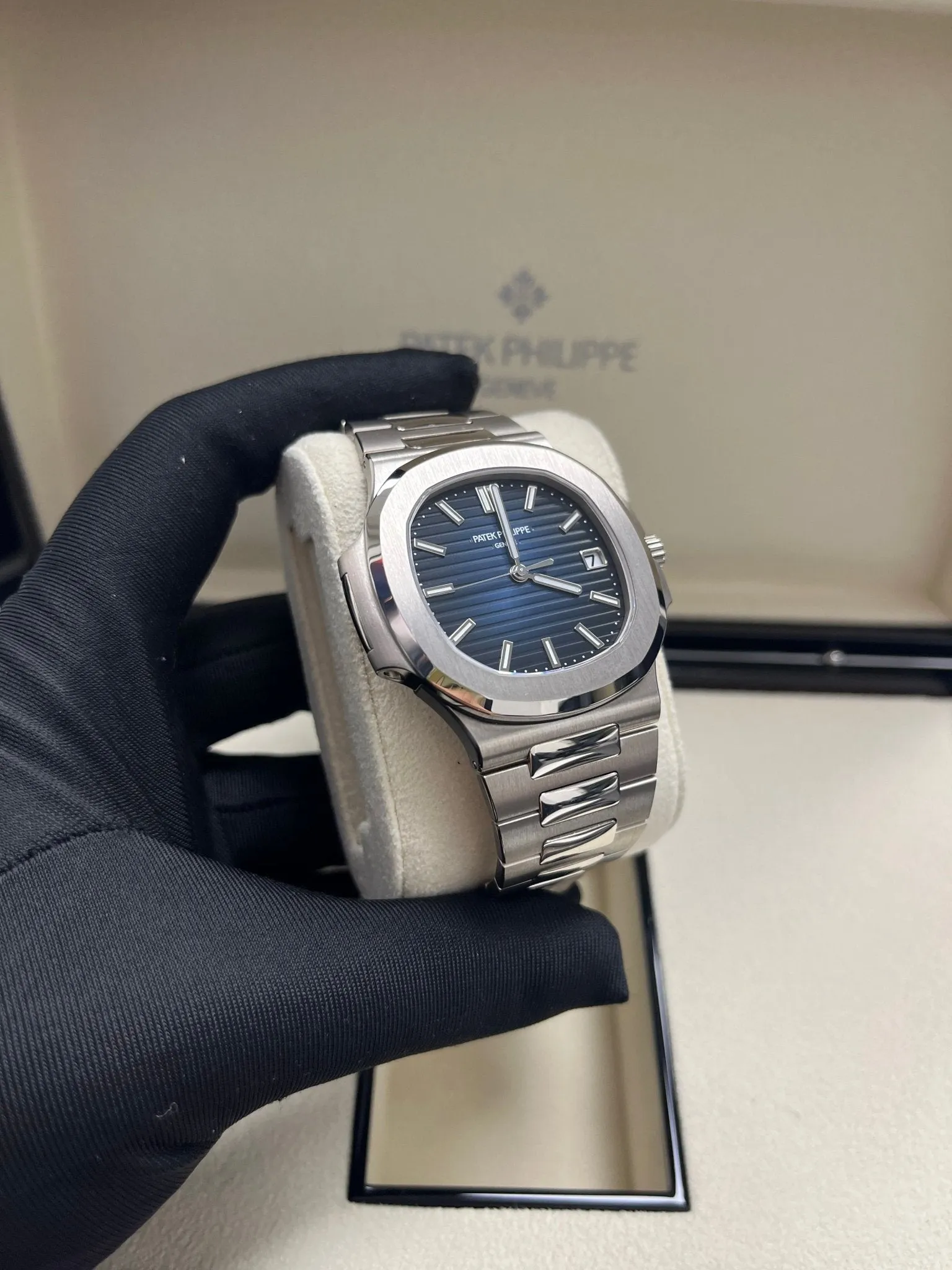 Patek Philippe Nautilus Blue Dial White Gold 5811/1G-001